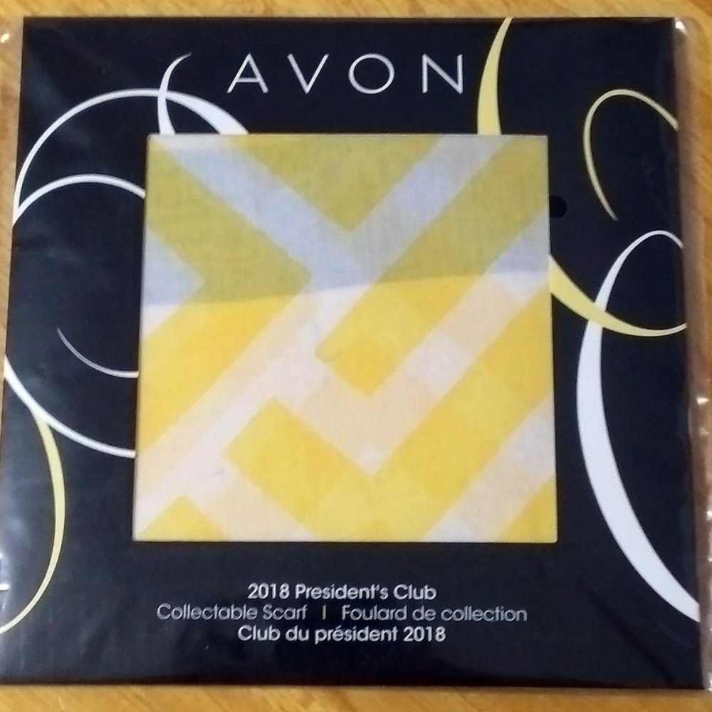 Avon President's Club 2018 Collectable Scarf NEW